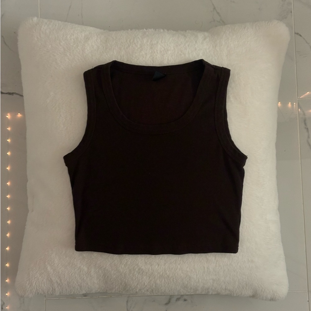 brown tank top